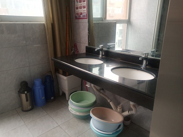 窗明几净,环境优雅 (2).jpg