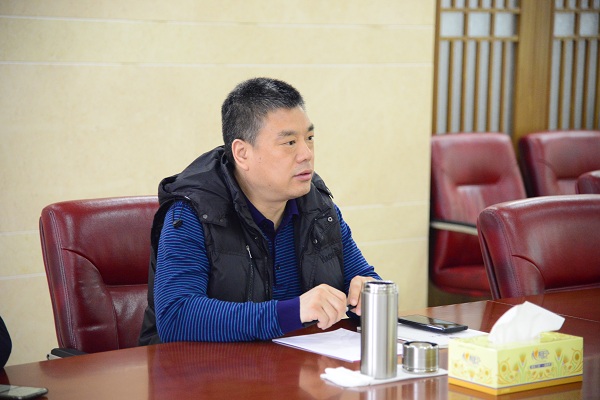 校长孙海峰主持会议.JPG