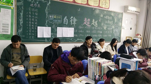 政治学科组成员日常听评课.png