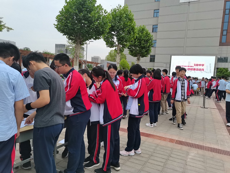 火爆的活动现场.jpg