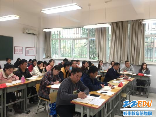 评委们认真打分