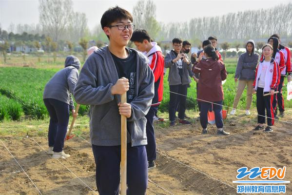 充实开心的学生