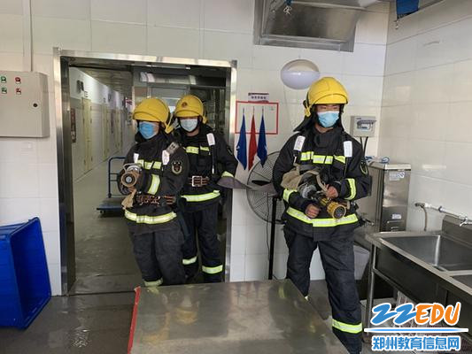 餐厅操作间处置火情_副本