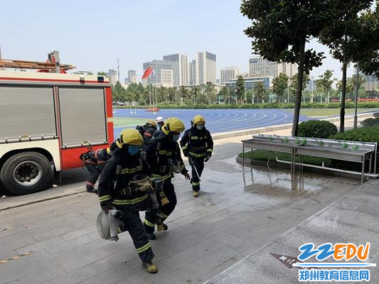 模拟处置紧急火情_副本