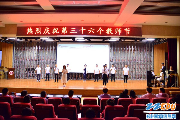 老师发展中心在倾心歌唱