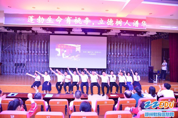 学生发展中心的老师们演绎《光阴的故事》