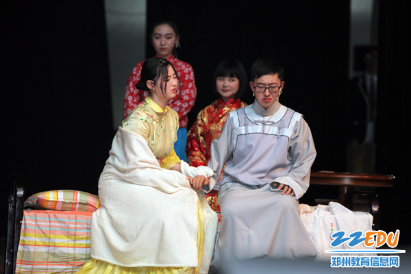 话剧《家》首场告捷，“零零后”用青春向经典致敬
