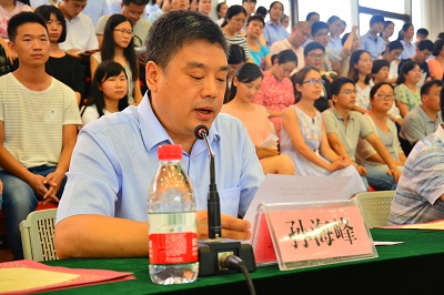 孙海峰校长宣读表彰决定.JPG