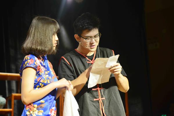 女的请人读家书