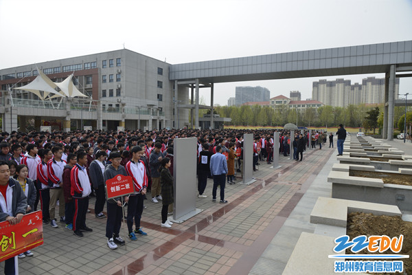 全校进行地震演练2