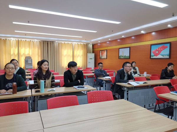 认真为讲课老师提出建设性的意见.png