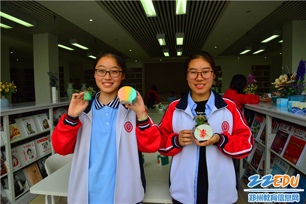 同学们展示自己的作品_副本