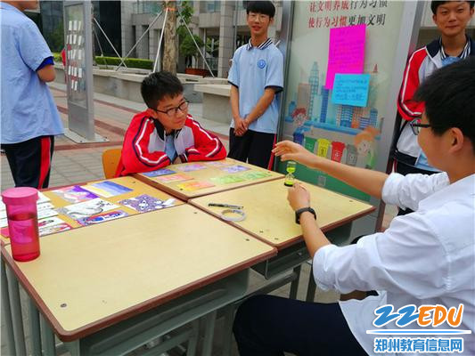 辩论社的即兴辩论展示