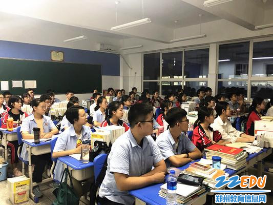 2观看视频过程中学生专注、认真、严肃