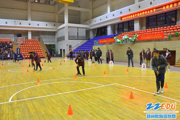 1d团队合作-曲棍球绕杆