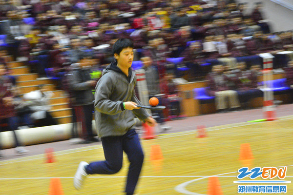 1e.风驰电掣的曲棍球迎面接力