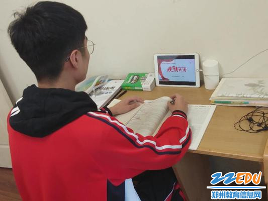 学生积极参与团课学习