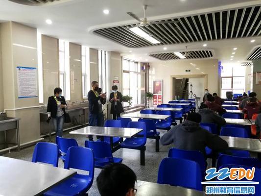 06 家委会参观学生就餐情况_副本