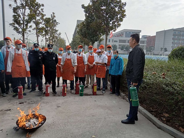 陈主任亲自讲解和演示.jpg