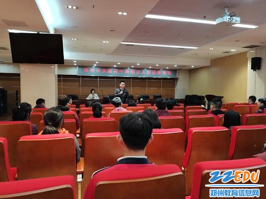 校团委副书记冯凯主持