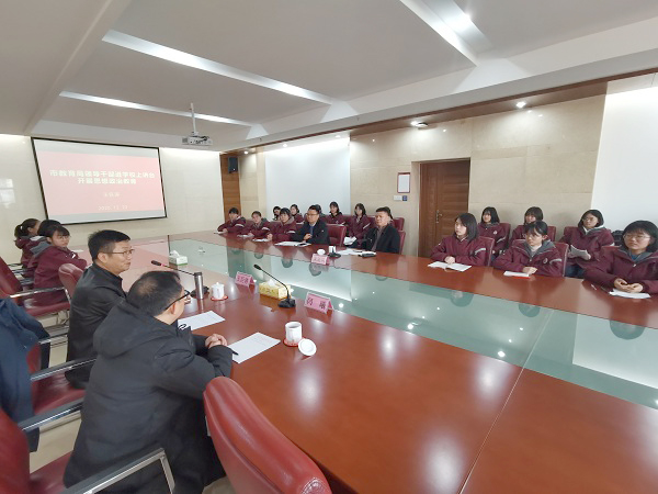 王巨涛走进实高为学子上思政课 .jpg