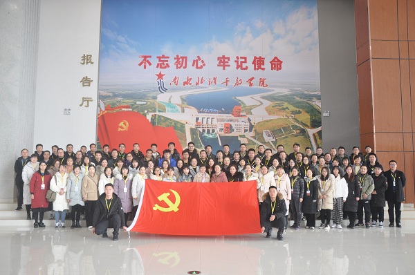 党员外出学习.jpg