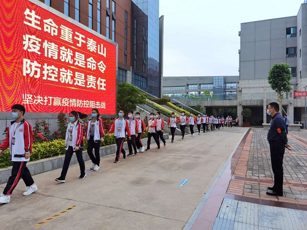 闭环列队.jpg