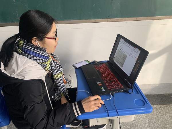 高一年级陈颖颖老师的网络数学课堂现场.jpg