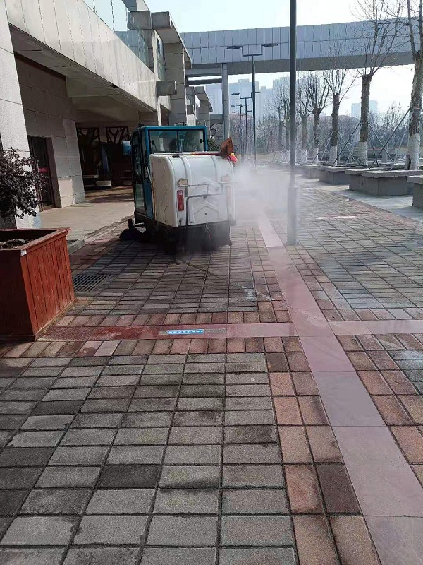 开学前学校进行全面消杀.jpg