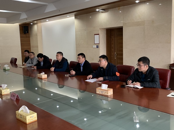 副校长杨兴涛汇报学校安全工作.jpg
