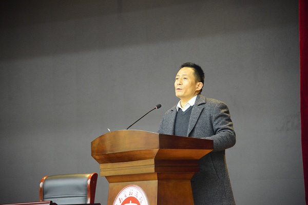 李超校长主持会议.JPG