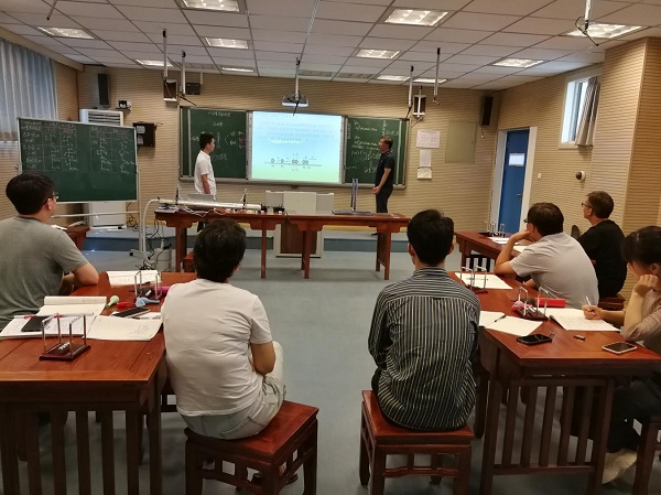 学校领导邀请专家指导教学设计 (2).jpg