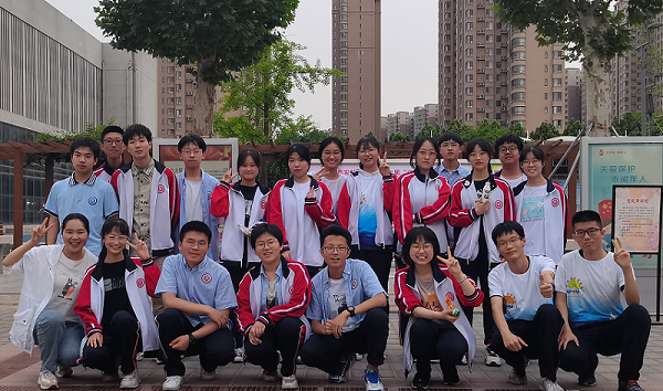 倾心社成员合影.png