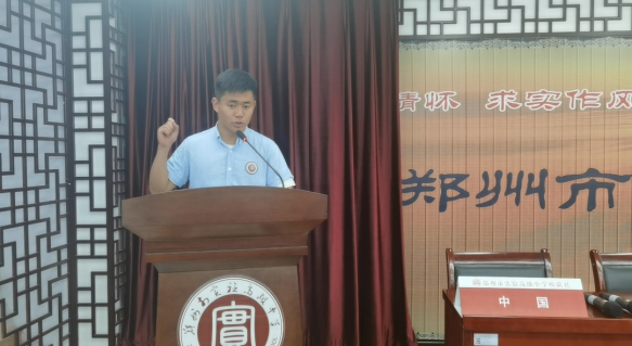 模联社袁舒尧在模联会议上激扬陈述.png