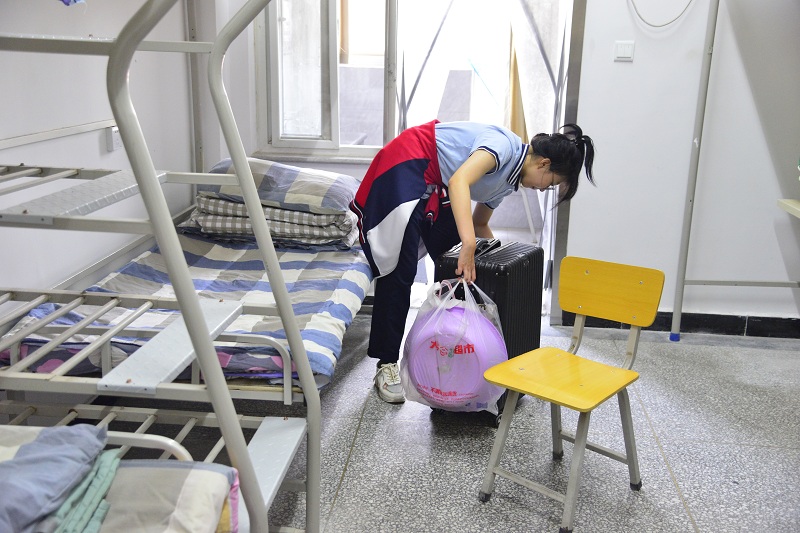 整理宿舍内务.JPG