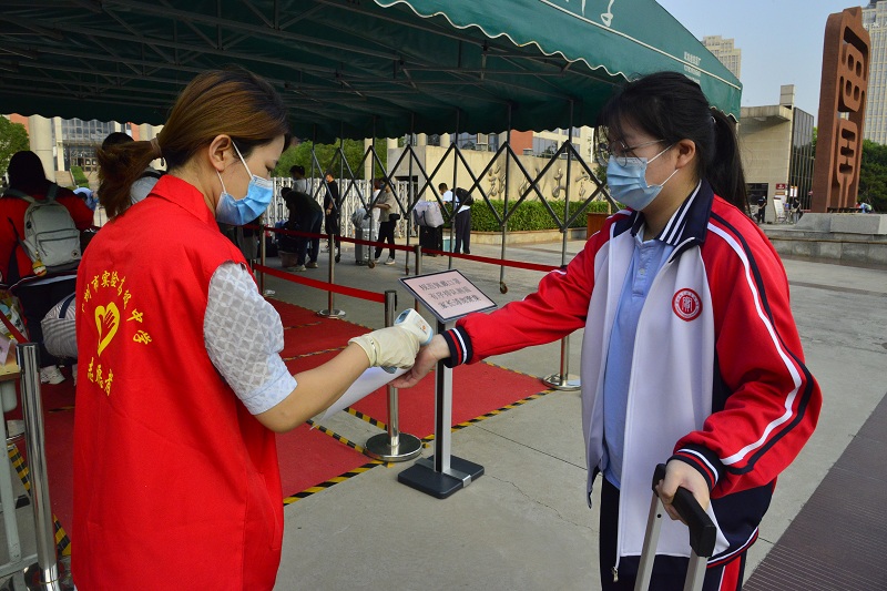 入校体温测量.JPG