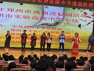 同学们上台互动.jpg