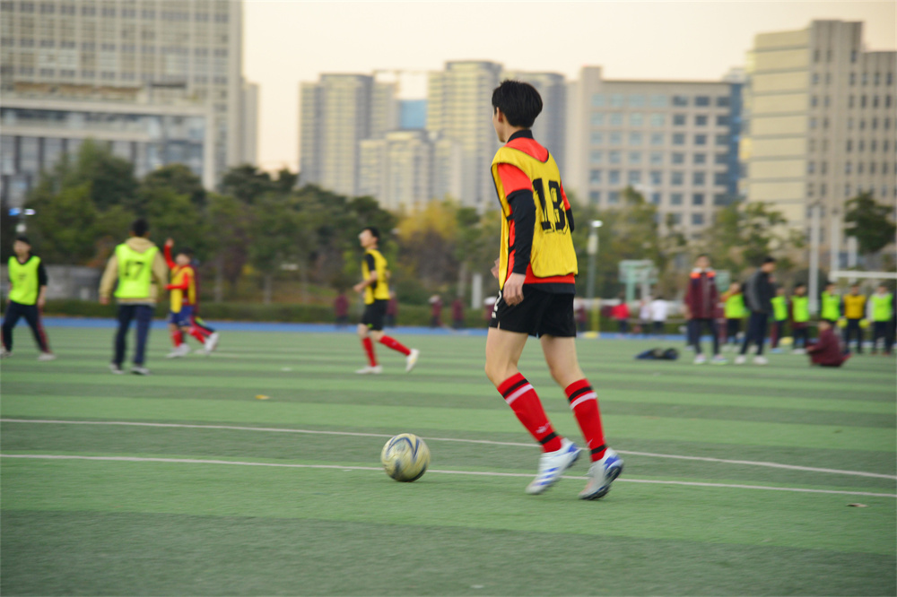 中后卫组织进攻.jpg