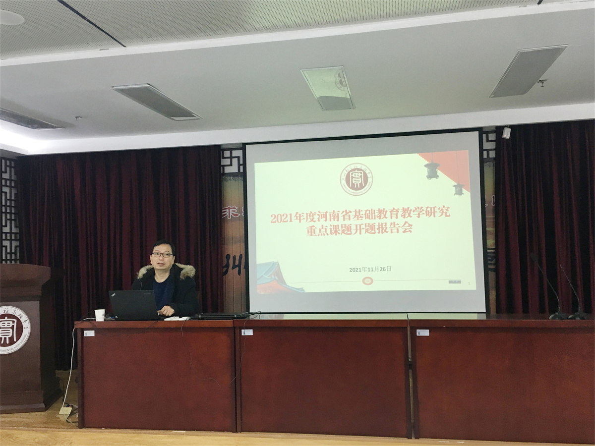 教科研专家王松波对开题报告作指导.jpg
