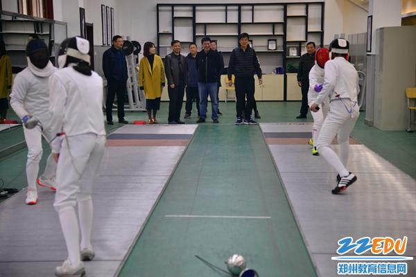 市工会领导参观击剑室