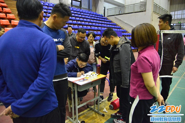 观望双方参赛人员分配