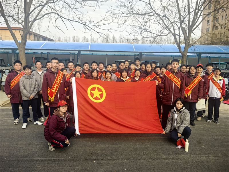 社区服务的志愿者合影.jpg