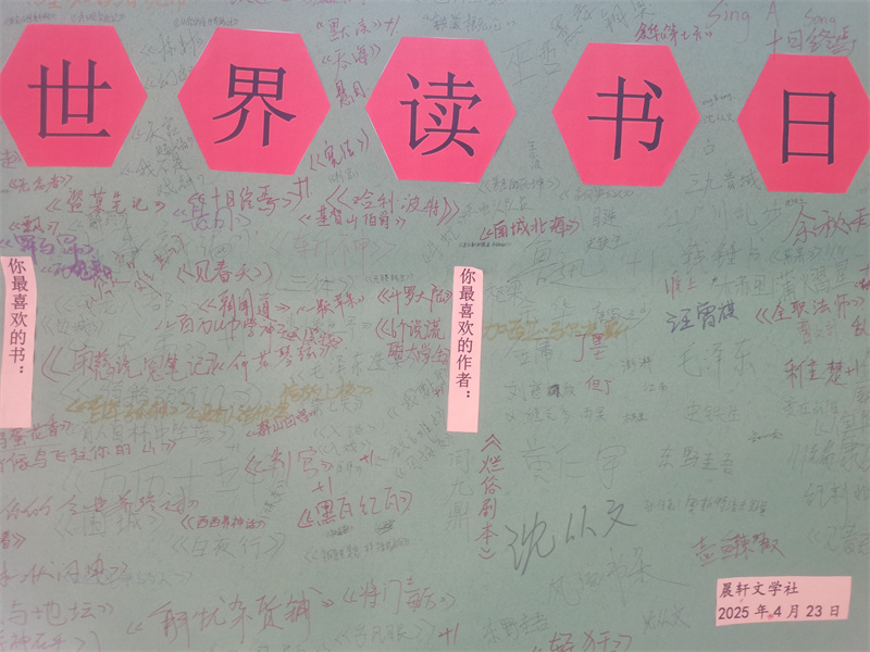 满满的展板.jpg