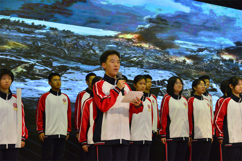 英才一班精彩演绎《少年中国说》.jpg