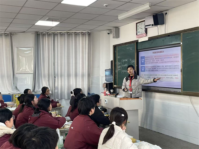 郑州市实验高级中学刘海燕老师精彩的政治课堂.jpg
