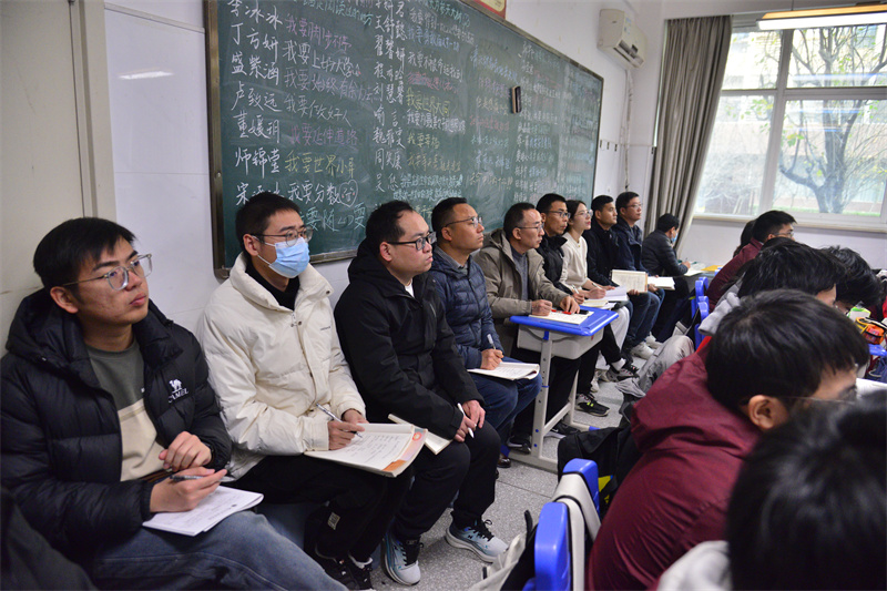 专家团队走进教室观课诊断.JPG