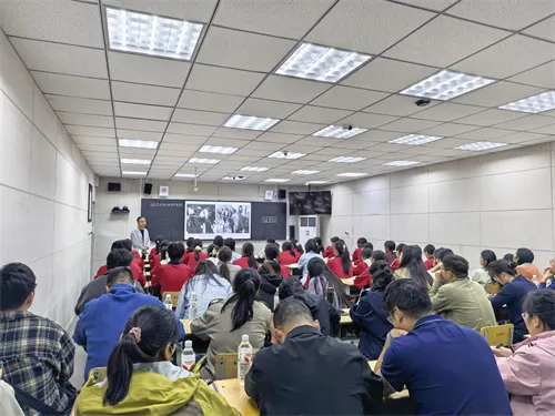 郑州市实验高级中学郭鹏老师授课.jpg 郑州市实验高级中学郭鹏老师授课.jpg